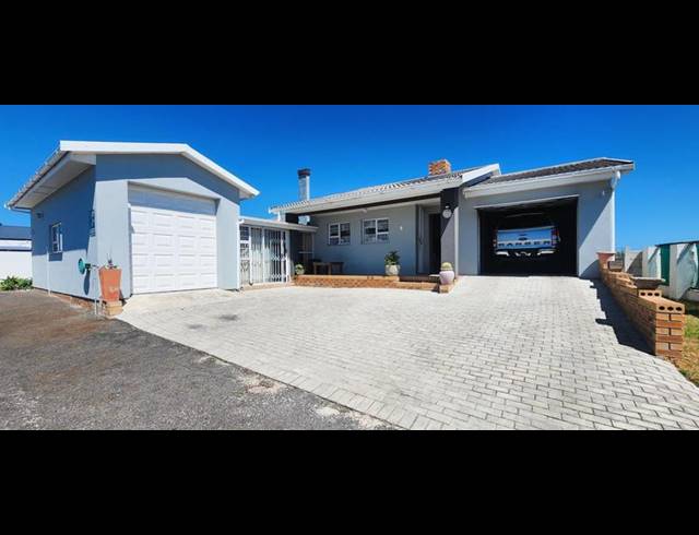 4 BEDROOM HOUSE FOR SALE IN KLEINBAAI